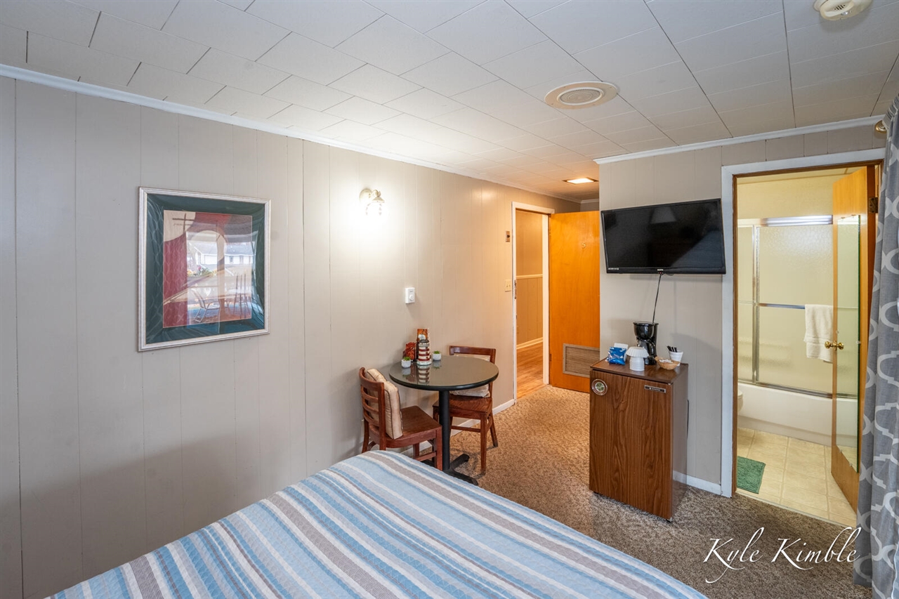 104 W Houghton Lake Drive, Prudenville, MI, 48651-8407