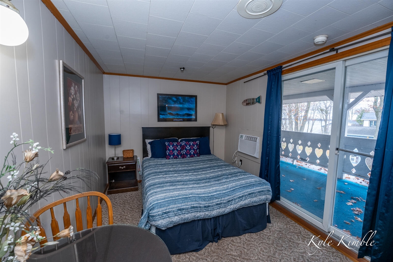 104 W Houghton Lake Drive, Prudenville, MI, 48651-8407