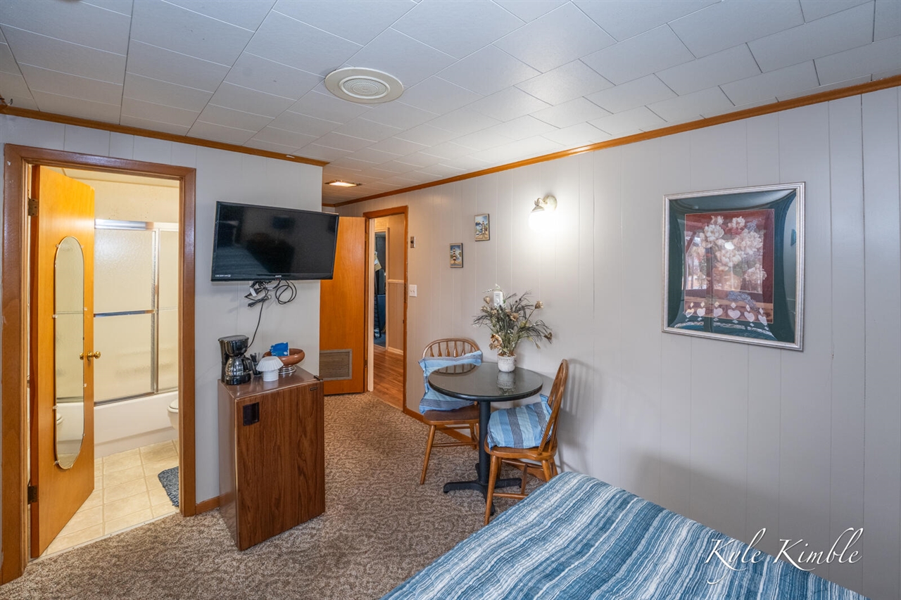 104 W Houghton Lake Drive, Prudenville, MI, 48651-8407