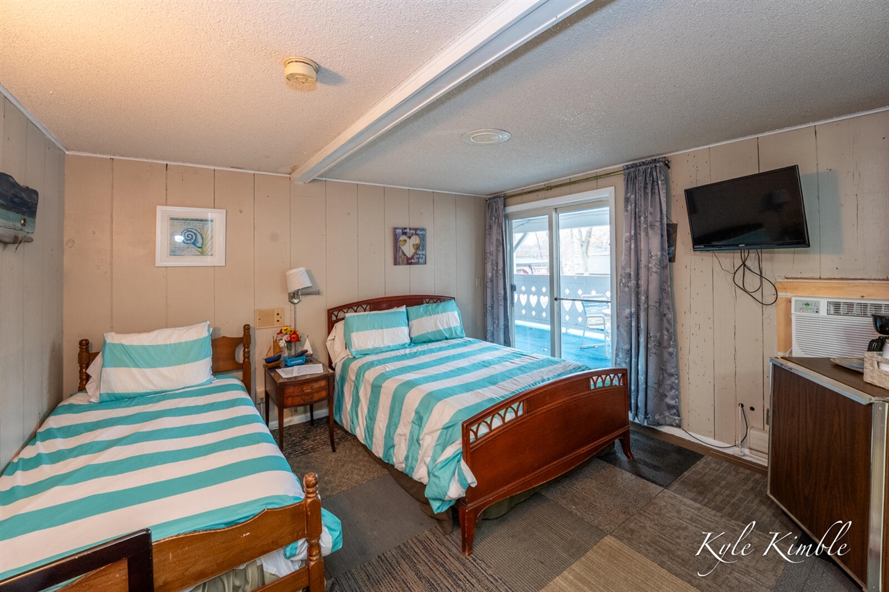 104 W Houghton Lake Drive, Prudenville, MI, 48651-8407