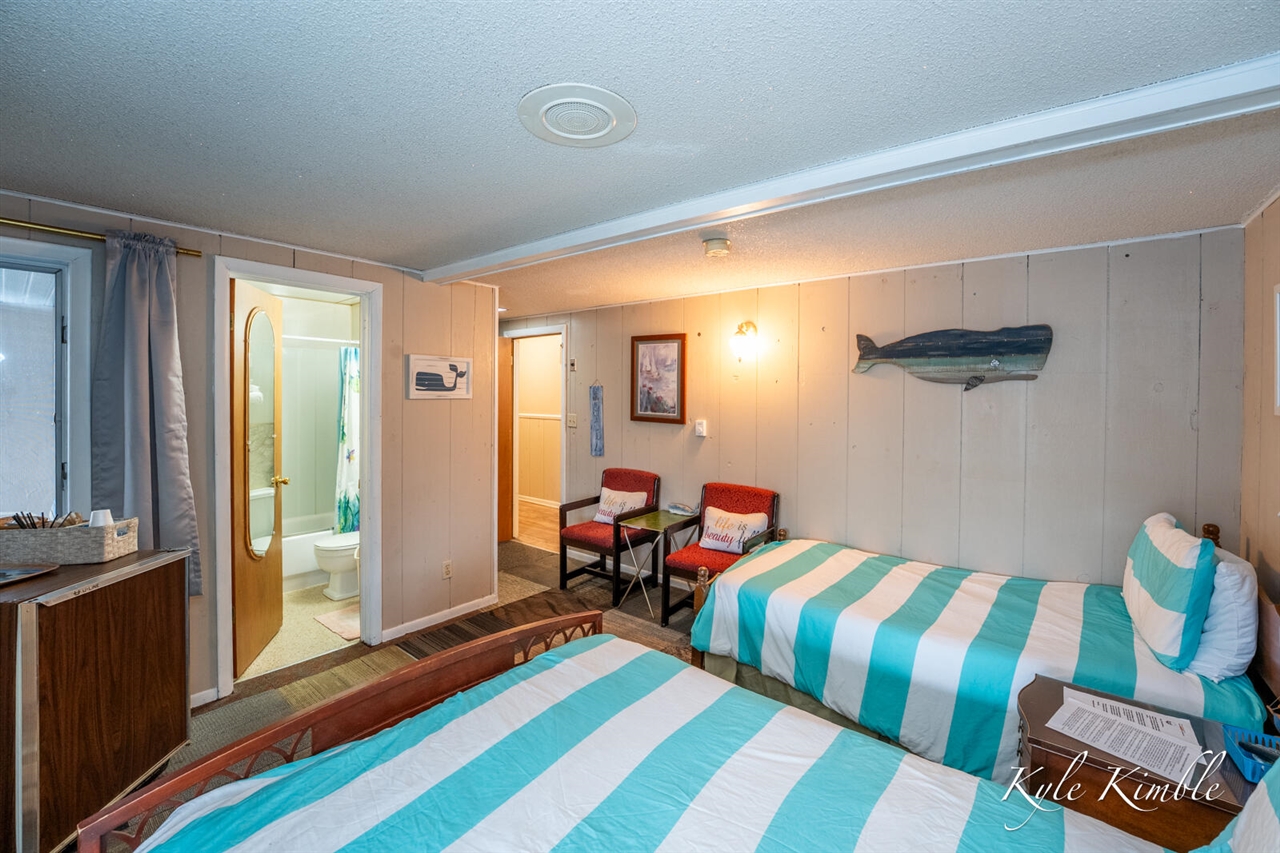 104 W Houghton Lake Drive, Prudenville, MI, 48651-8407