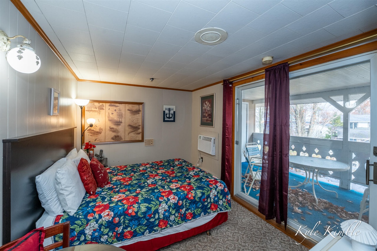 104 W Houghton Lake Drive, Prudenville, MI, 48651-8407