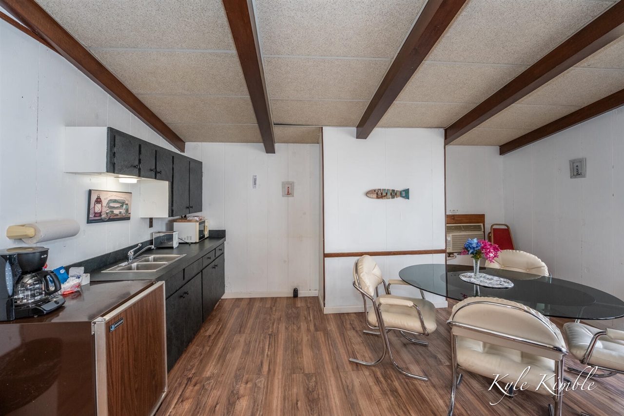 104 W Houghton Lake Drive, Prudenville, MI, 48651-8407