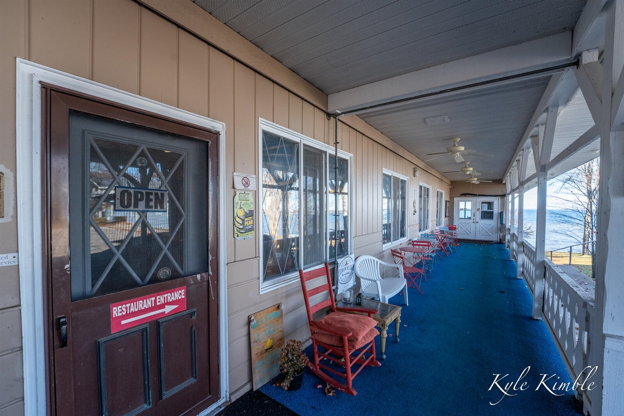 104 W Houghton Lake Drive, Prudenville, MI, 48651-8407