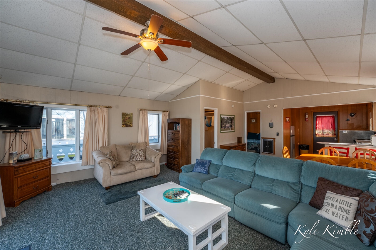 104 W Houghton Lake Drive, Prudenville, MI, 48651-8407