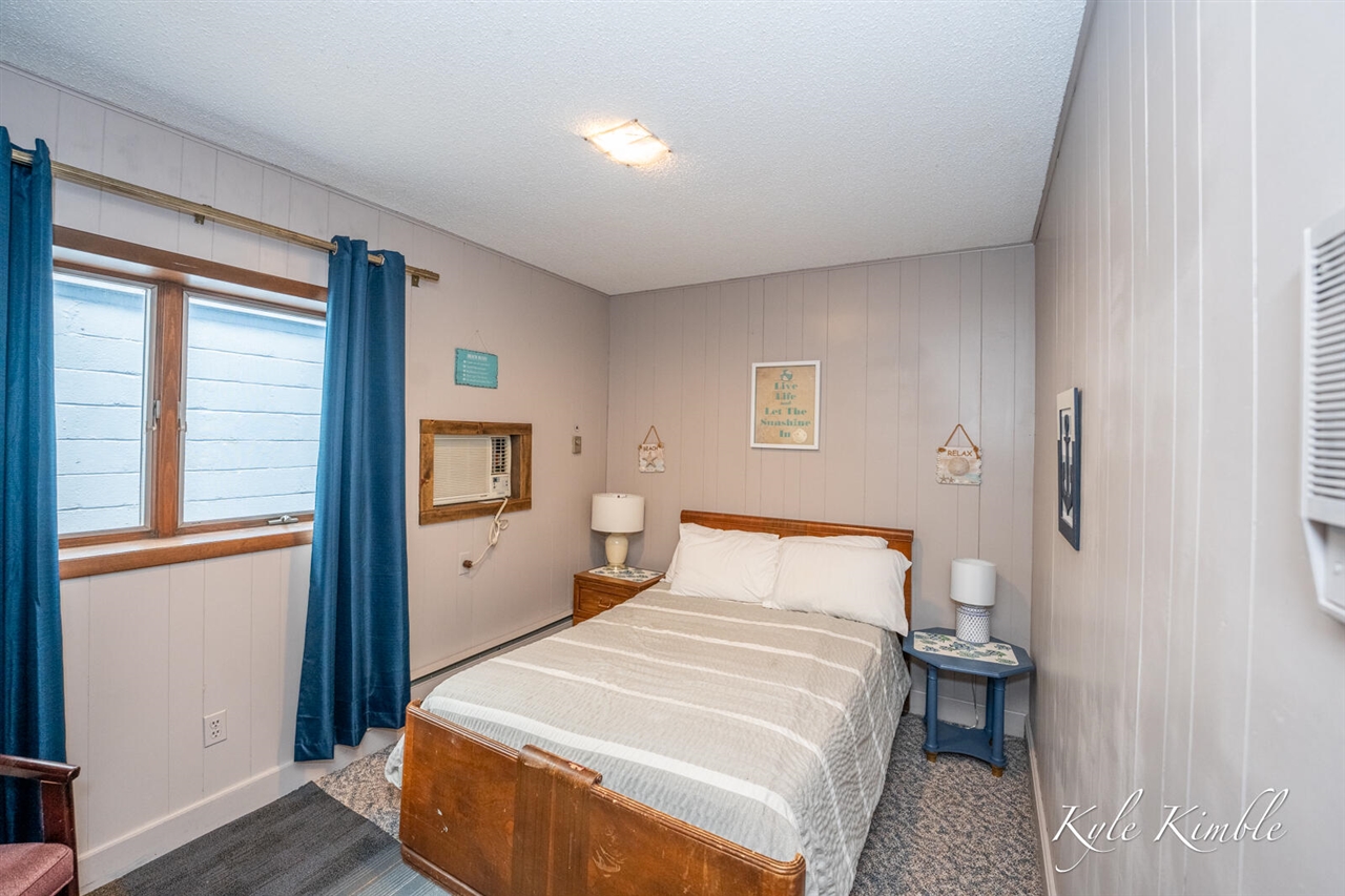 104 W Houghton Lake Drive, Prudenville, MI, 48651-8407