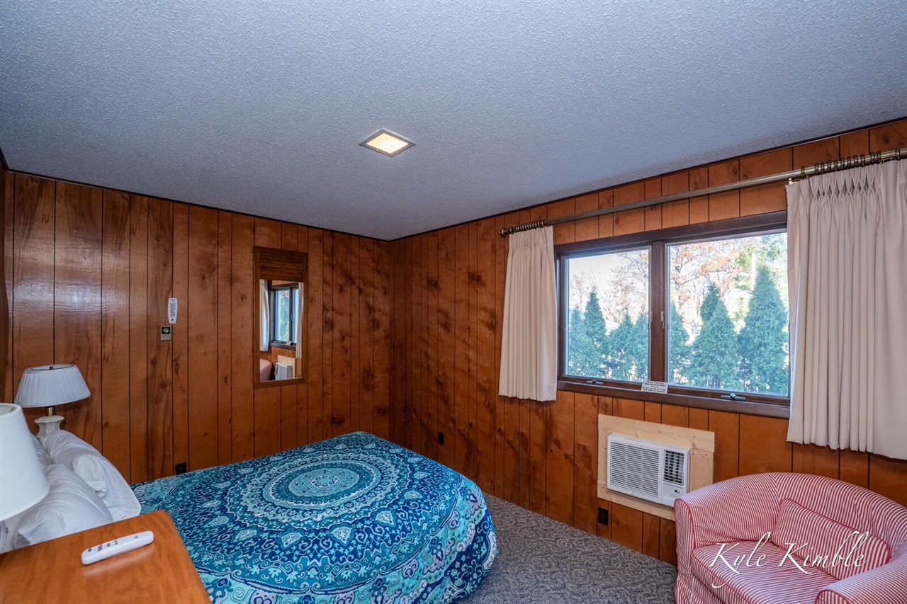 104 W Houghton Lake Drive, Prudenville, MI, 48651-8407