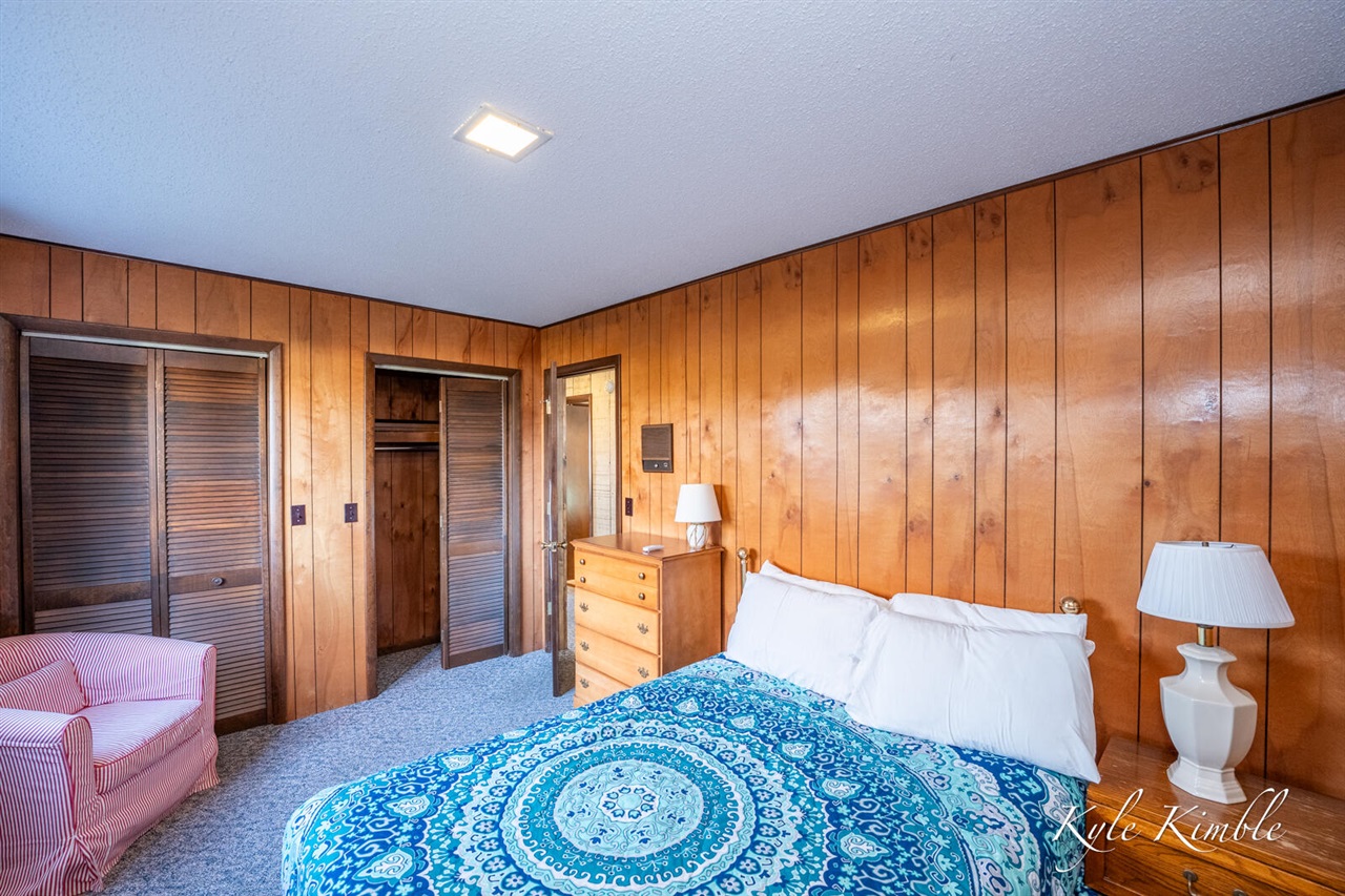 104 W Houghton Lake Drive, Prudenville, MI, 48651-8407