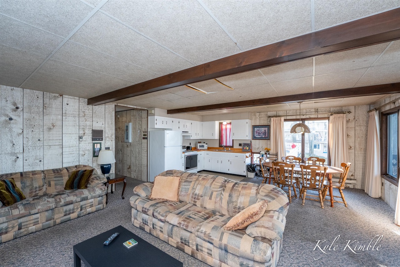 104 W Houghton Lake Drive, Prudenville, MI, 48651-8407