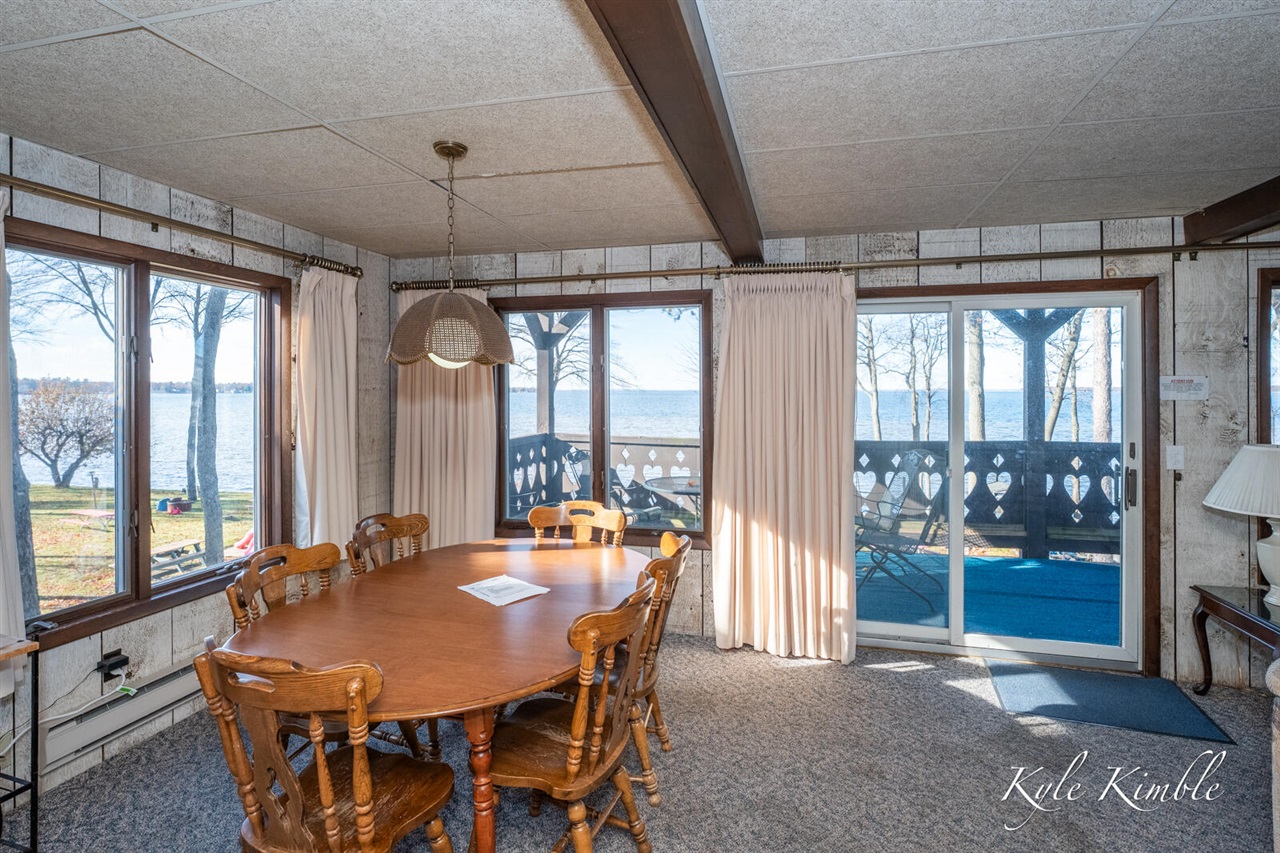 104 W Houghton Lake Drive, Prudenville, MI, 48651-8407