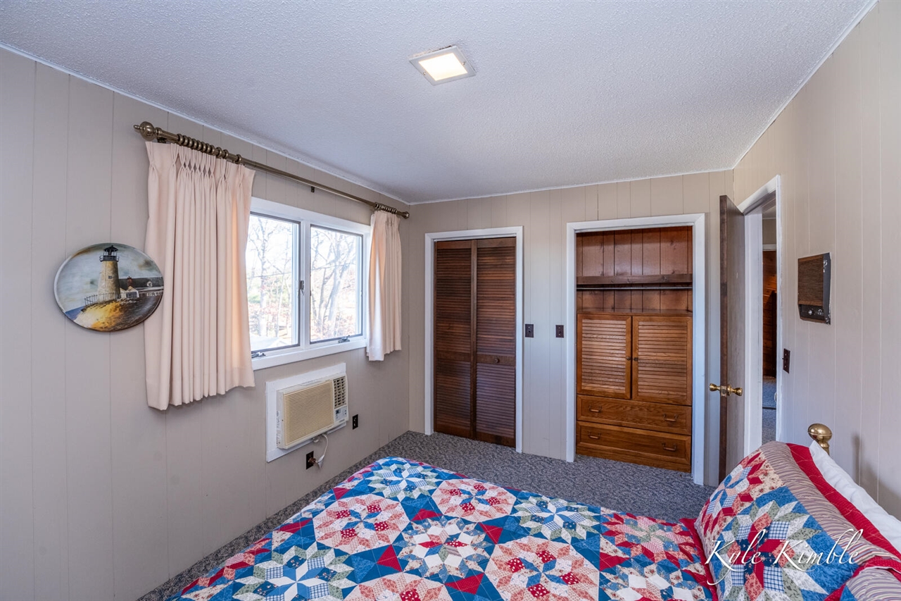 104 W Houghton Lake Drive, Prudenville, MI, 48651-8407