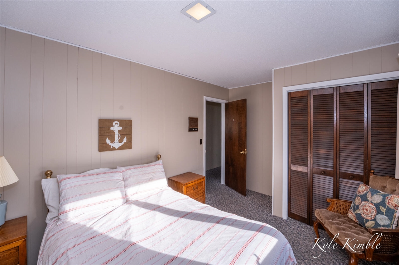 104 W Houghton Lake Drive, Prudenville, MI, 48651-8407