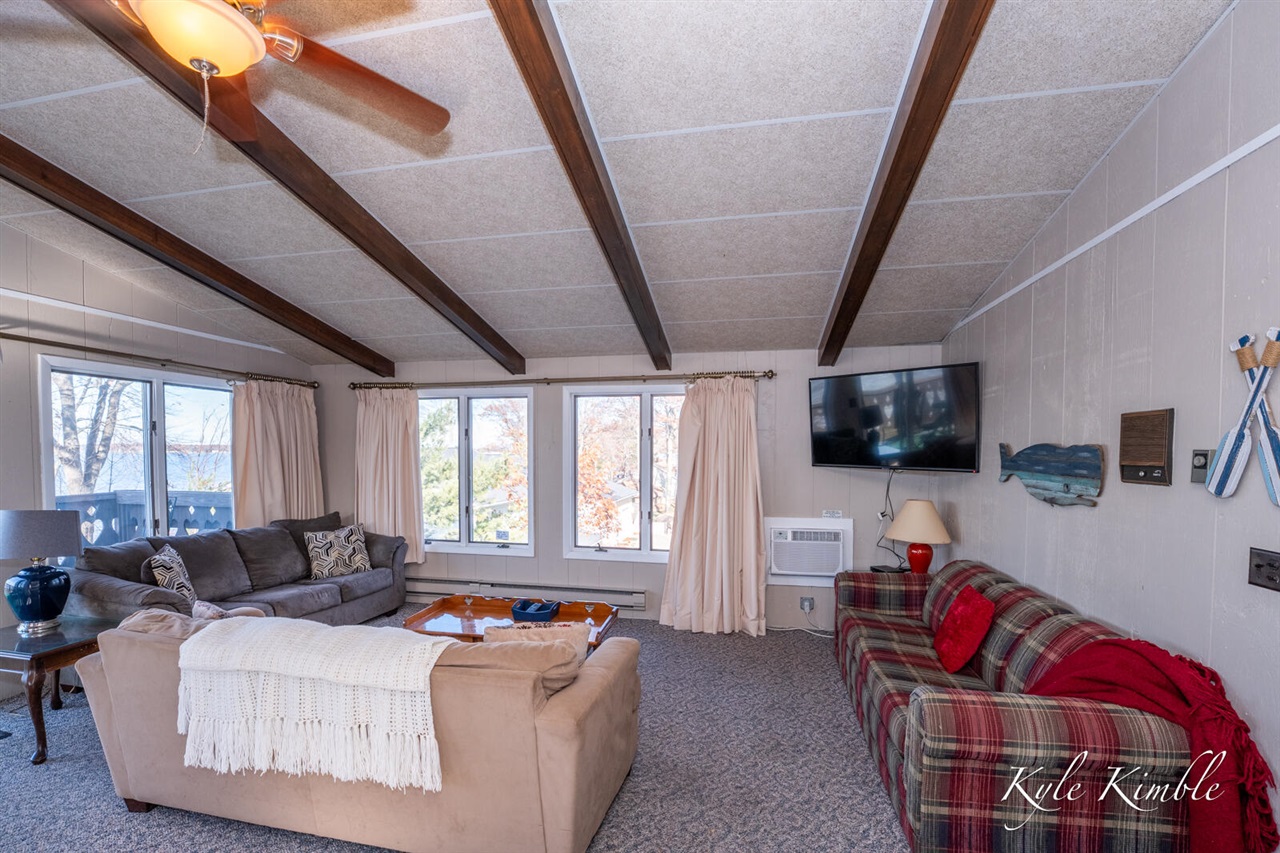 104 W Houghton Lake Drive, Prudenville, MI, 48651-8407