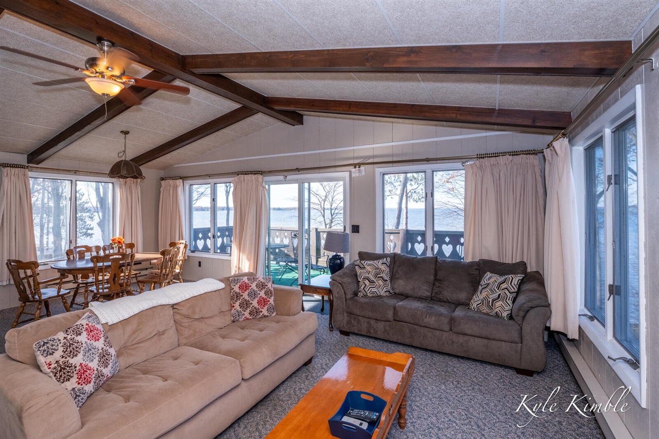 104 W Houghton Lake Drive, Prudenville, MI, 48651-8407