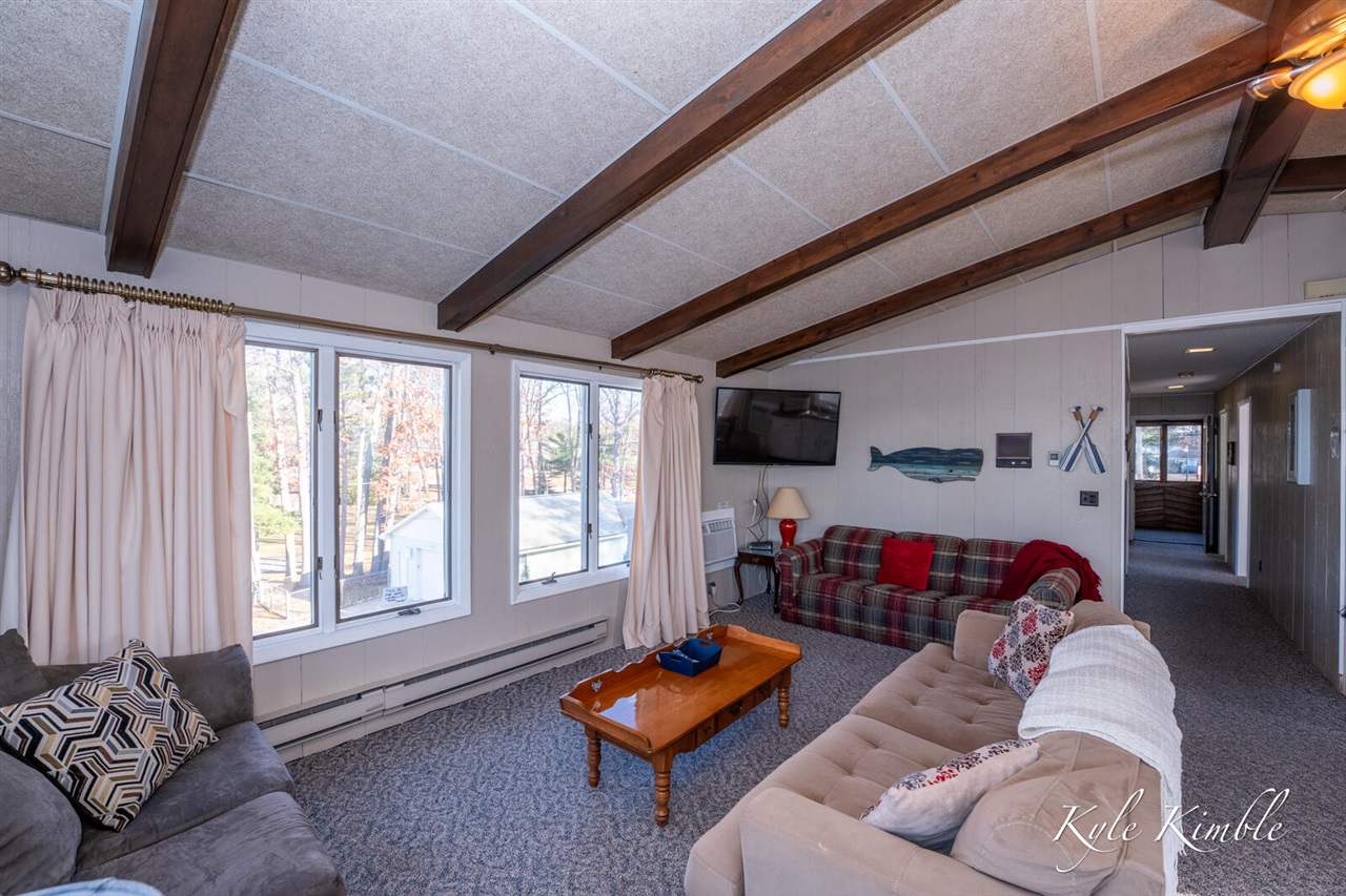 104 W Houghton Lake Drive, Prudenville, MI, 48651-8407