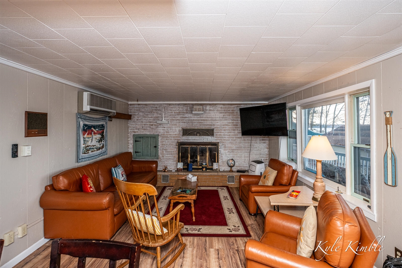 104 W Houghton Lake Drive, Prudenville, MI, 48651-8407