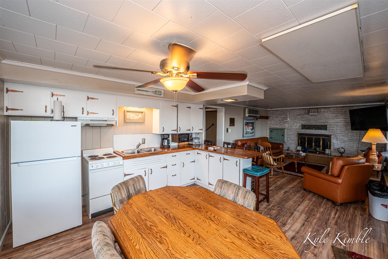 104 W Houghton Lake Drive, Prudenville, MI, 48651-8407