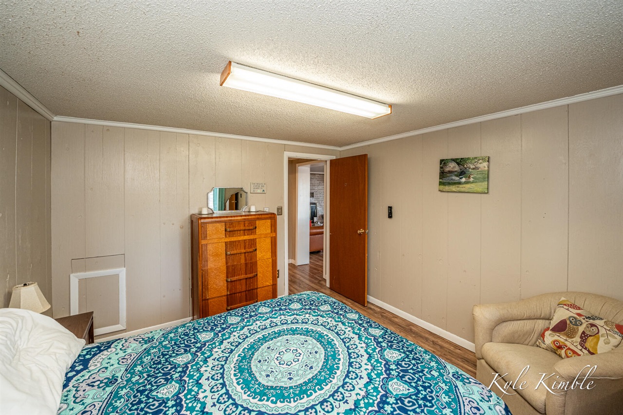 104 W Houghton Lake Drive, Prudenville, MI, 48651-8407