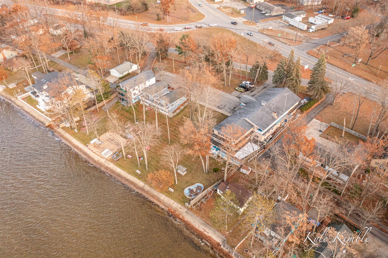 104 W Houghton Lake Drive, Prudenville, MI, 48651-8407