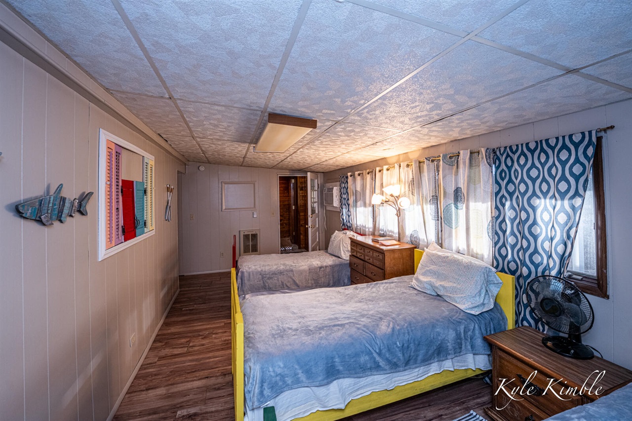 104 W Houghton Lake Drive, Prudenville, MI, 48651-8407