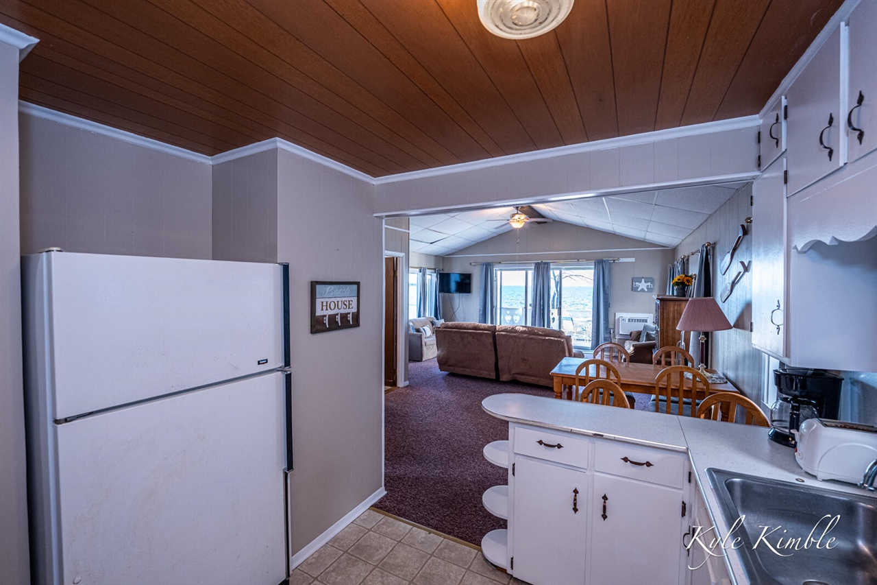 104 W Houghton Lake Drive, Prudenville, MI, 48651-8407