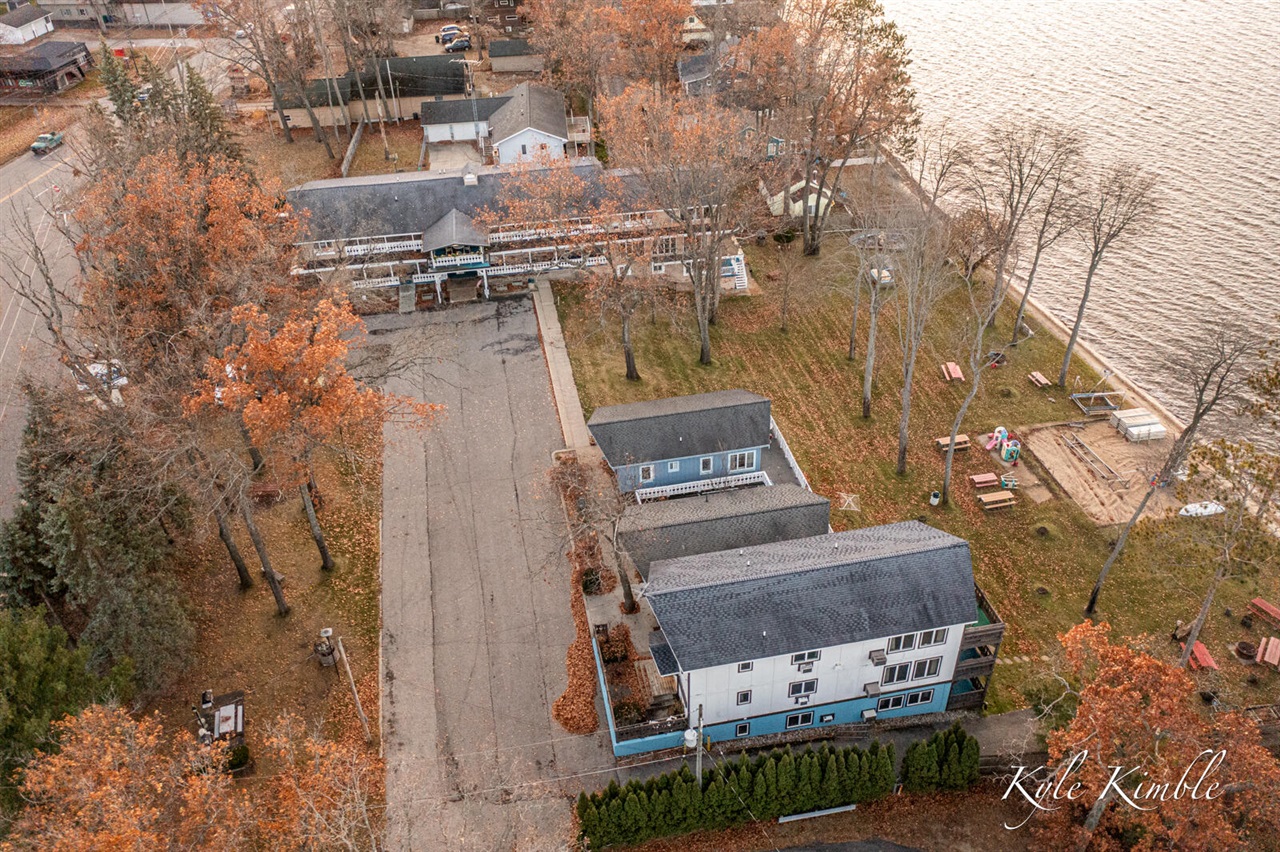 104 W Houghton Lake Drive, Prudenville, MI, 48651-8407