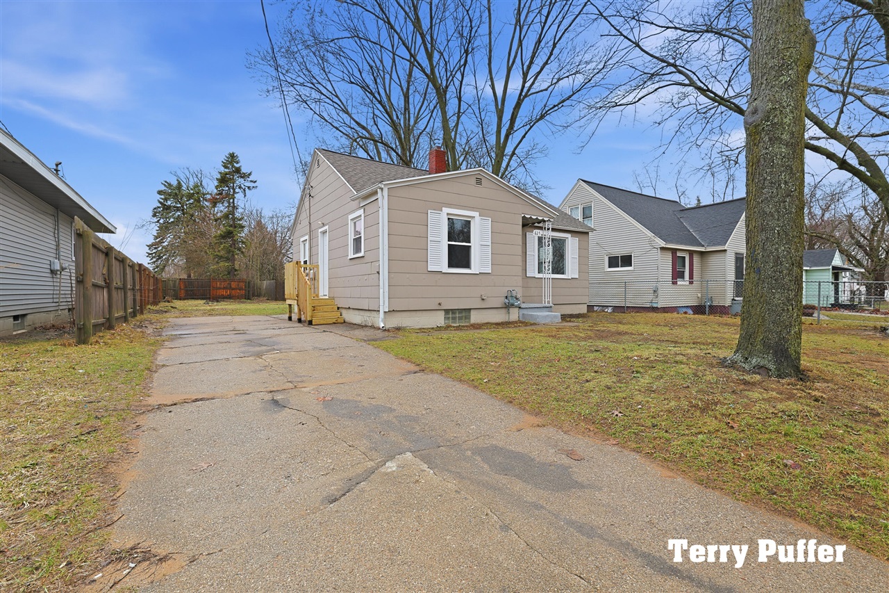 825 Stevens Street, Muskegon, MI, 49442-2125