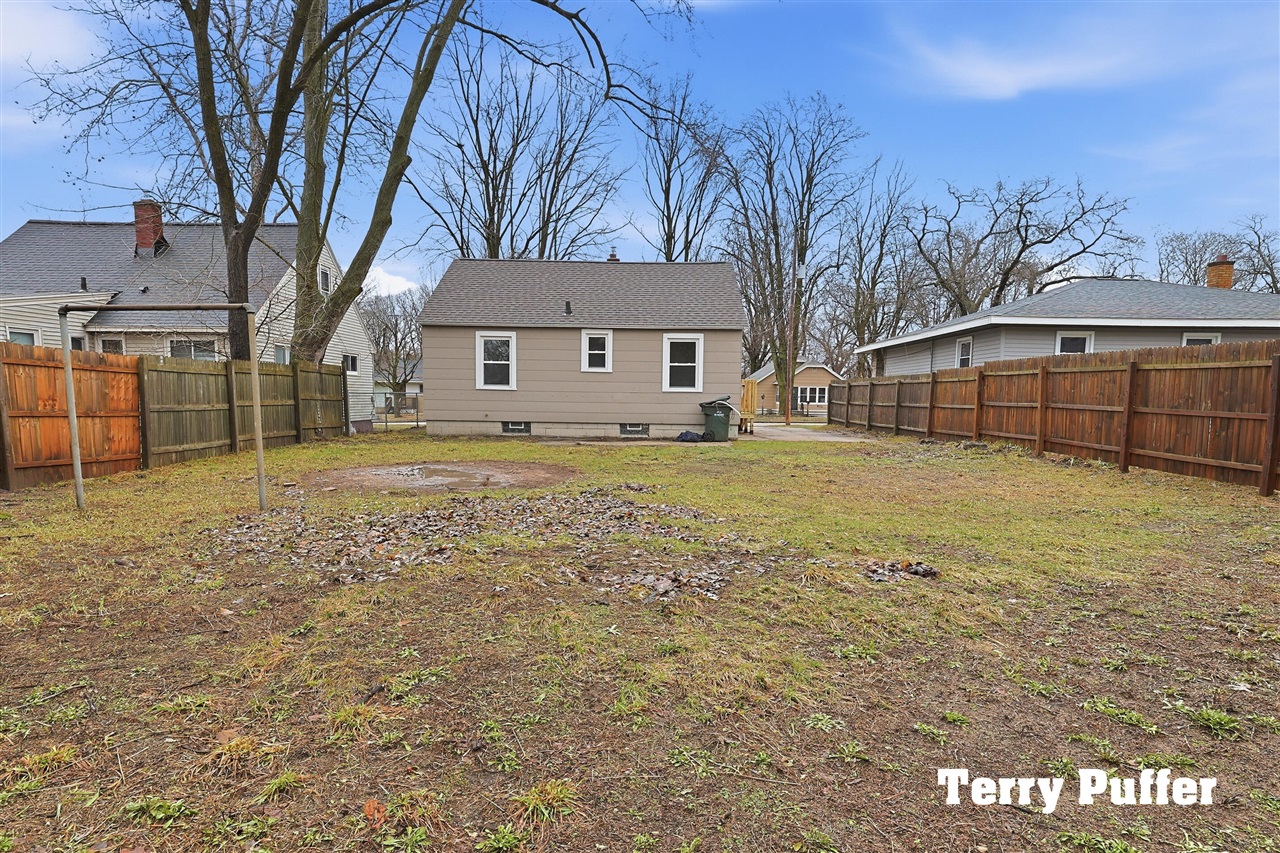 825 Stevens Street, Muskegon, MI, 49442-2125