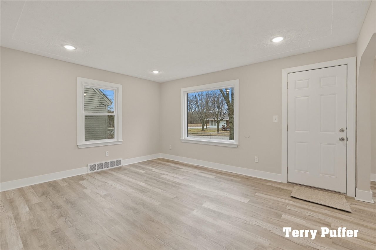 825 Stevens Street, Muskegon, MI, 49442-2125