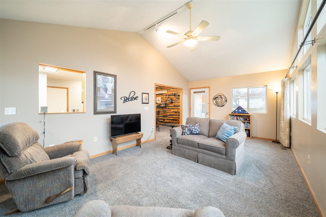 3351 Perry Avenue, Wyoming, MI, 49519-3233