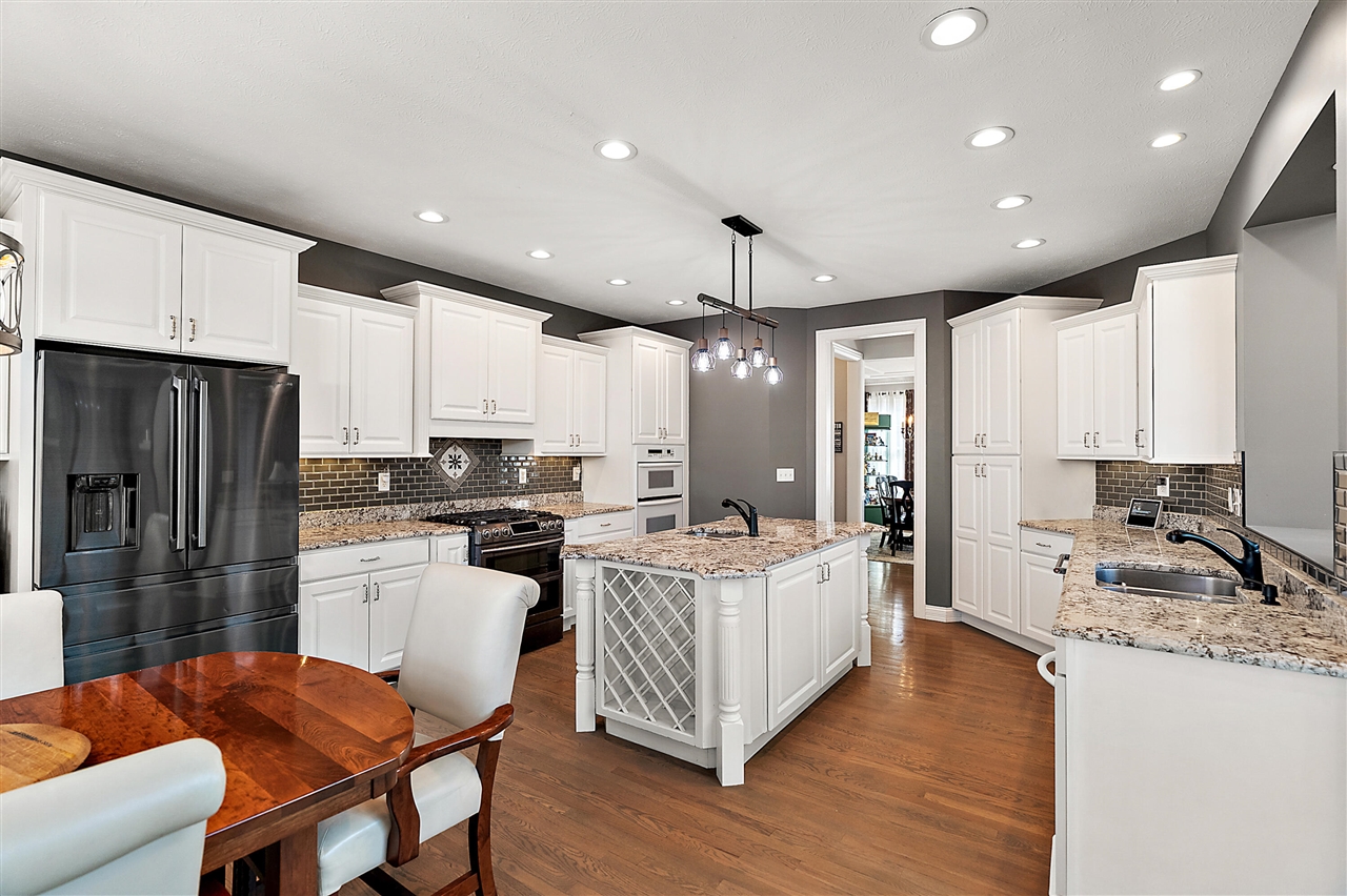 5052 S Dickinson Court, Saint Joseph, MI, 49085-8692