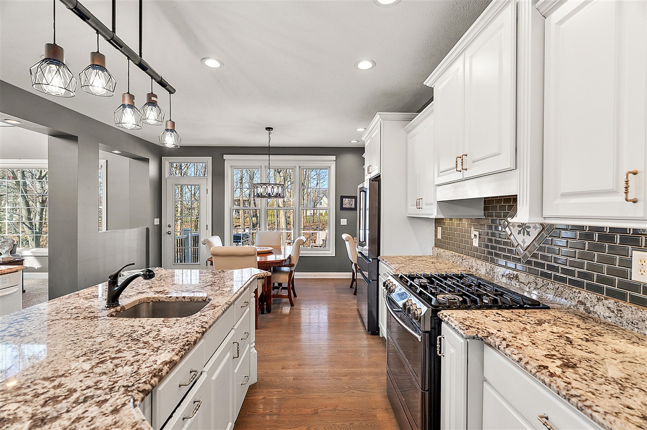 5052 S Dickinson Court, Saint Joseph, MI, 49085-8692