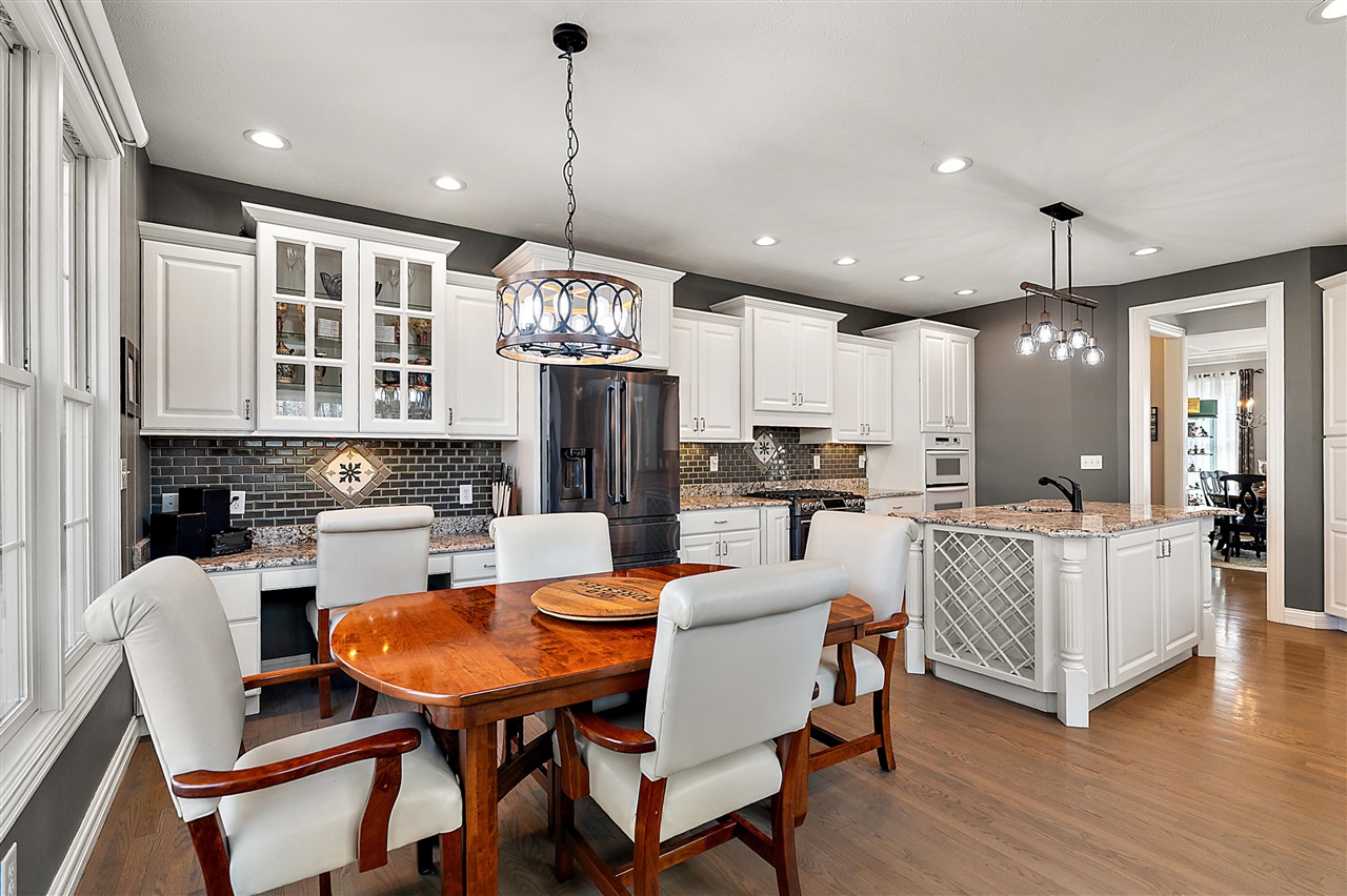 5052 S Dickinson Court, Saint Joseph, MI, 49085-8692