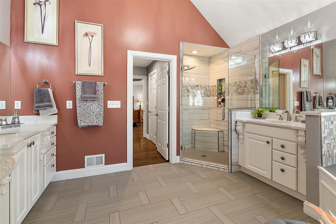 5052 S Dickinson Court, Saint Joseph, MI, 49085-8692