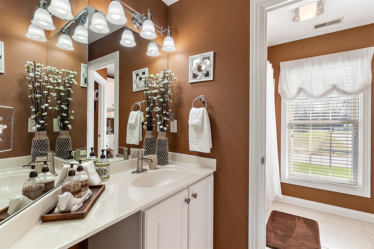 5052 S Dickinson Court, Saint Joseph, MI, 49085-8692