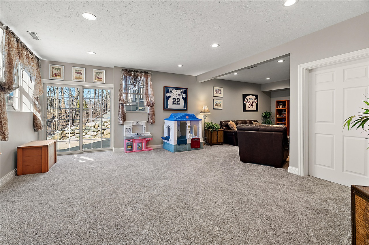 5052 S Dickinson Court, Saint Joseph, MI, 49085-8692