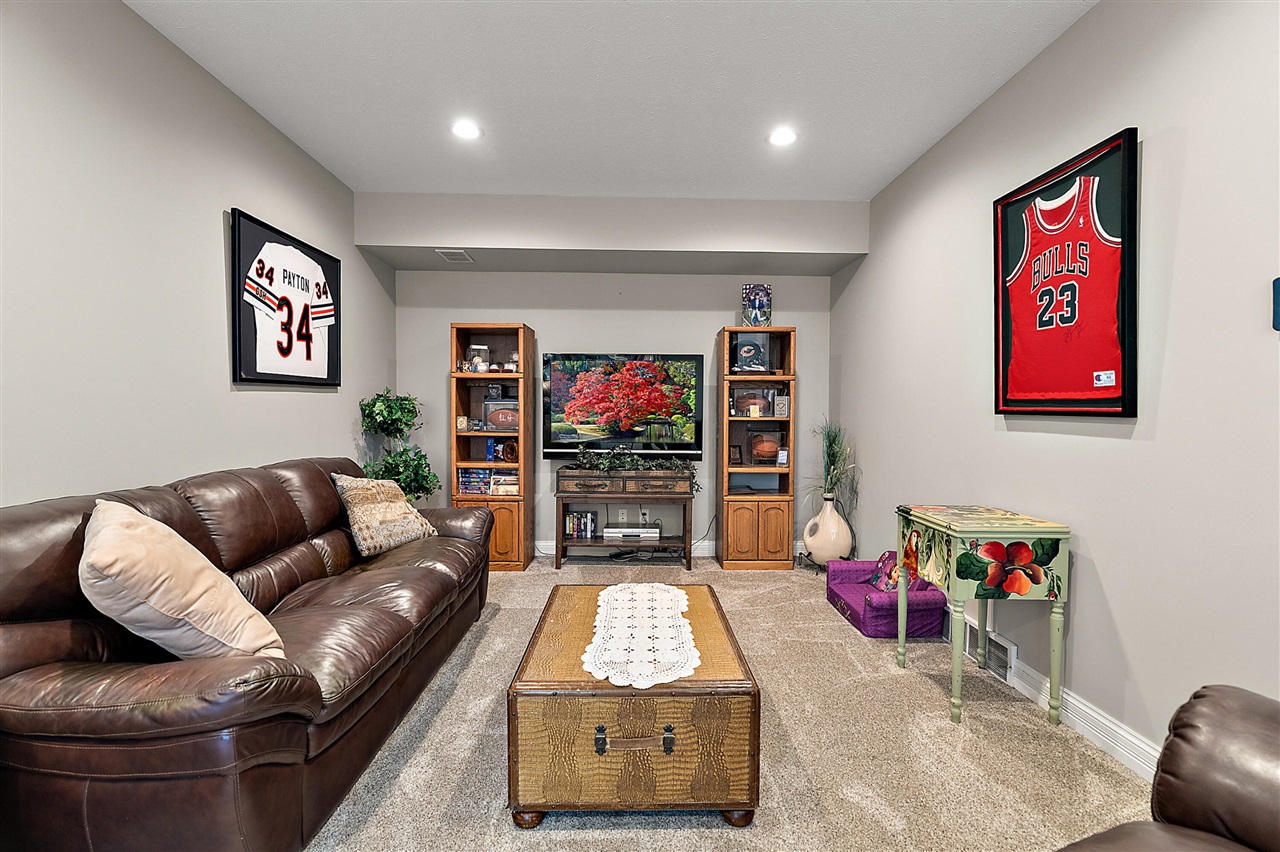 5052 S Dickinson Court, Saint Joseph, MI, 49085-8692