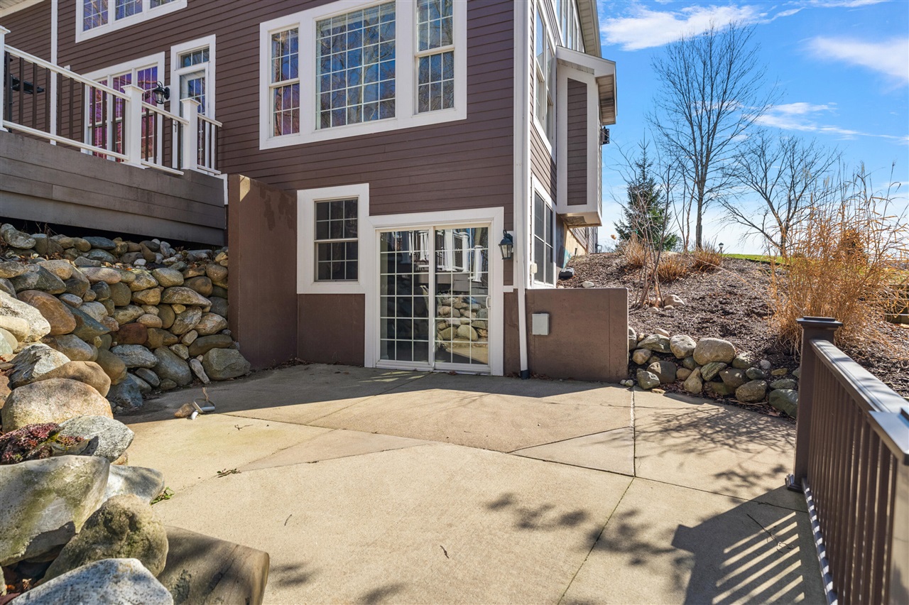 5052 S Dickinson Court, Saint Joseph, MI, 49085-8692