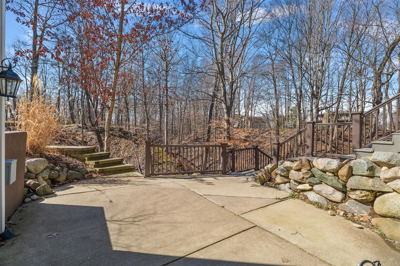 5052 S Dickinson Court, Saint Joseph, MI, 49085-8692