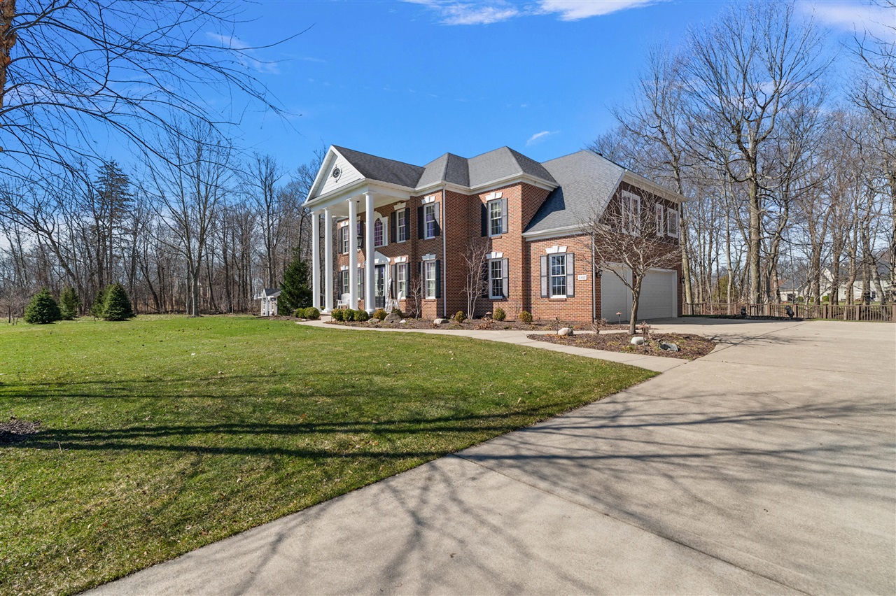 5052 S Dickinson Court, Saint Joseph, MI, 49085-8692