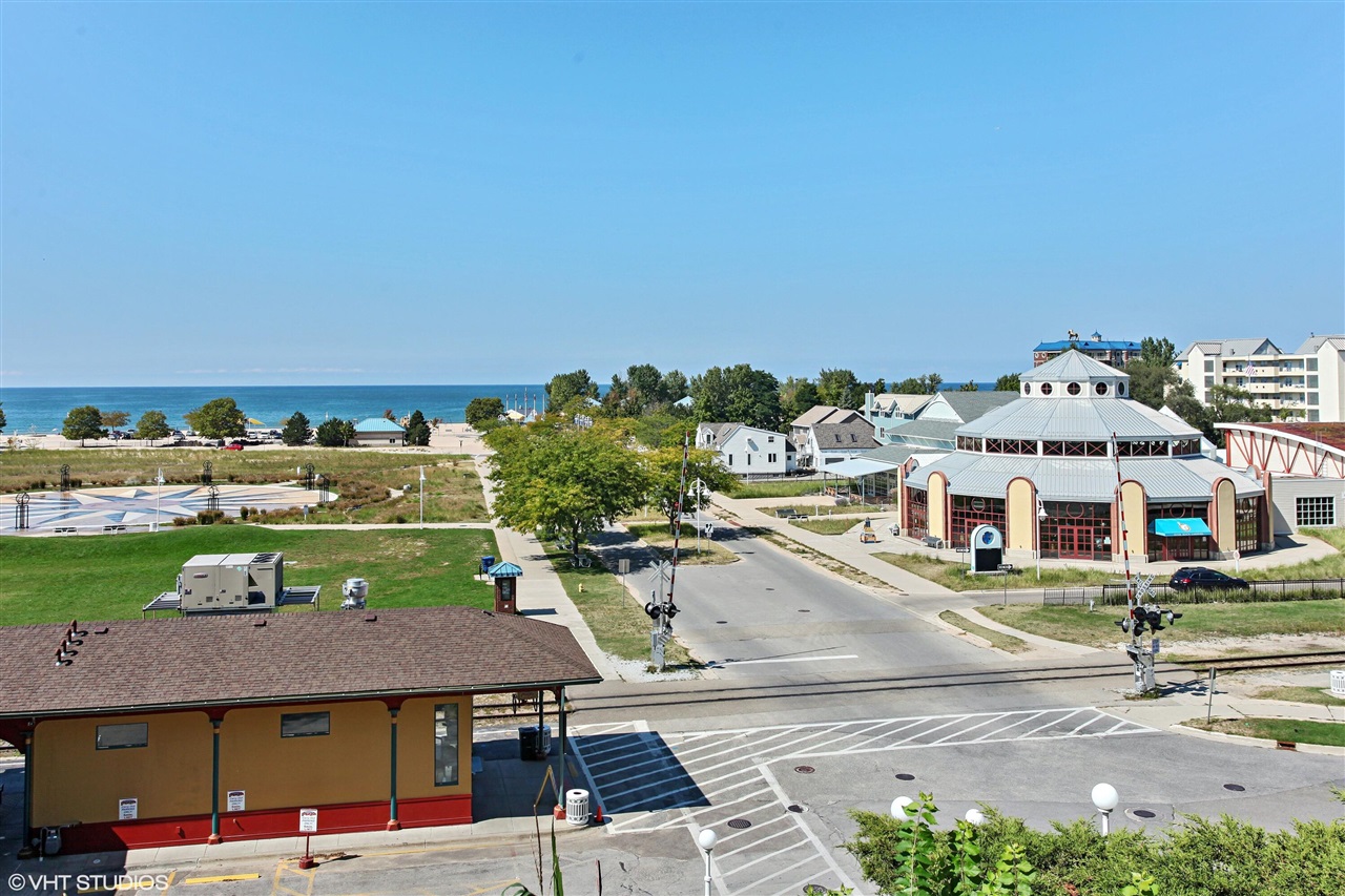 5052 S Dickinson Court, Saint Joseph, MI, 49085-8692