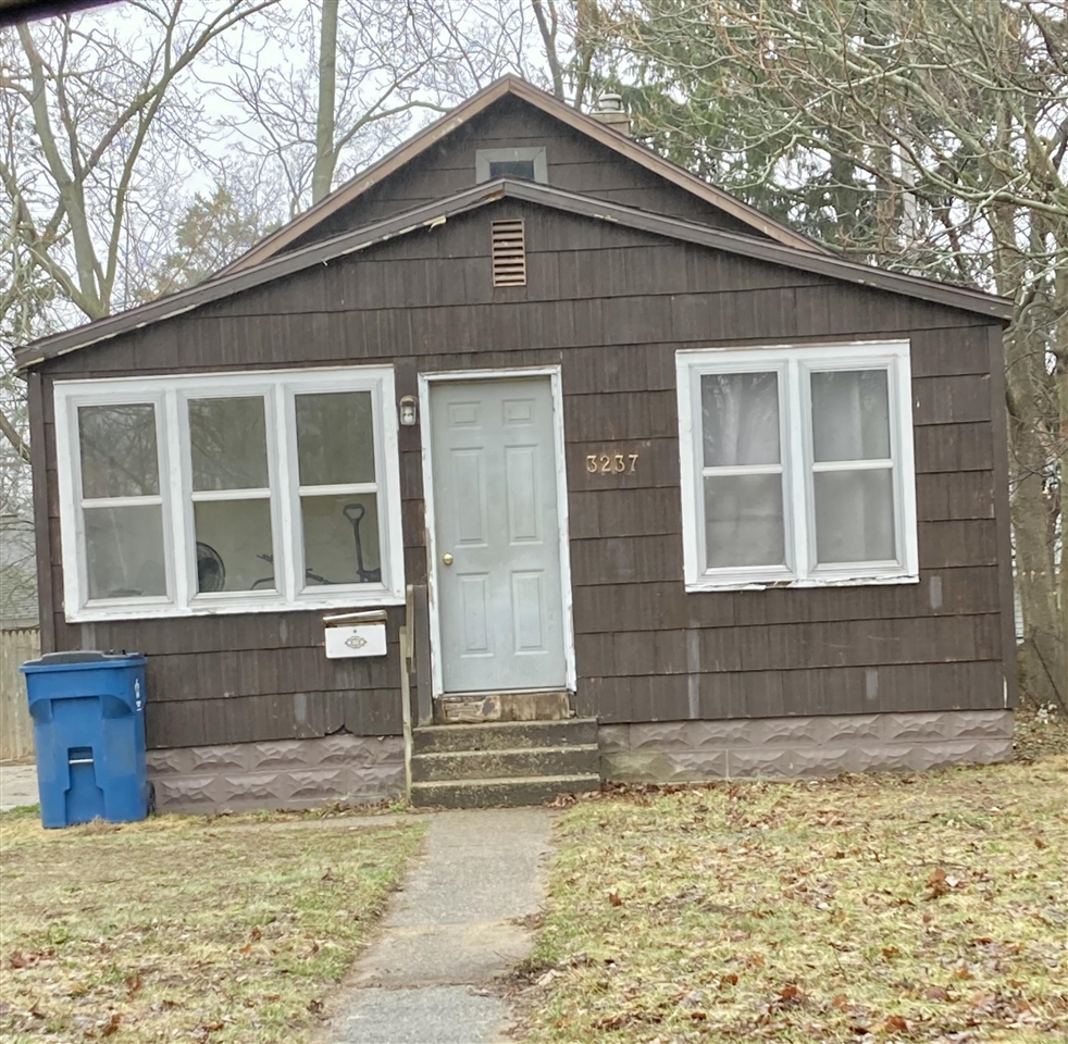 3237 Highland Street photo 1