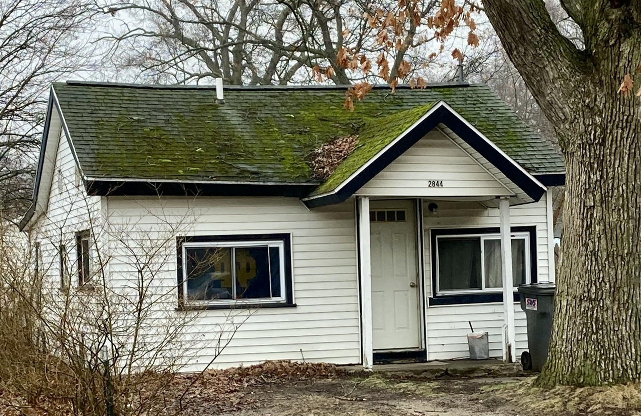 2844 Valley Street photo 1