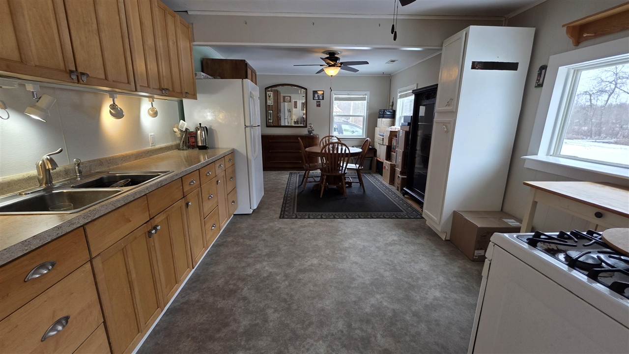 14 S 5th Street, Morley, MI, 49336-8003