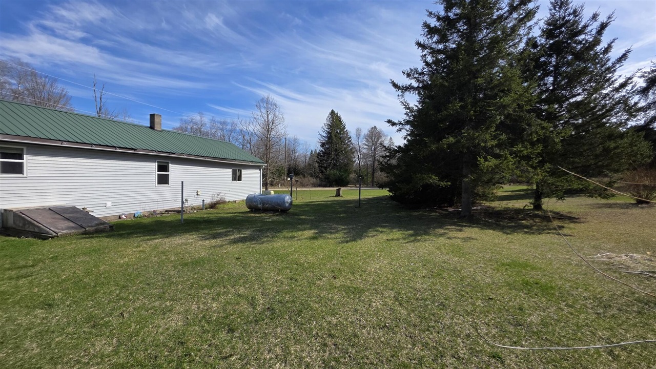 14 S 5th Street, Morley, MI, 49336-8003