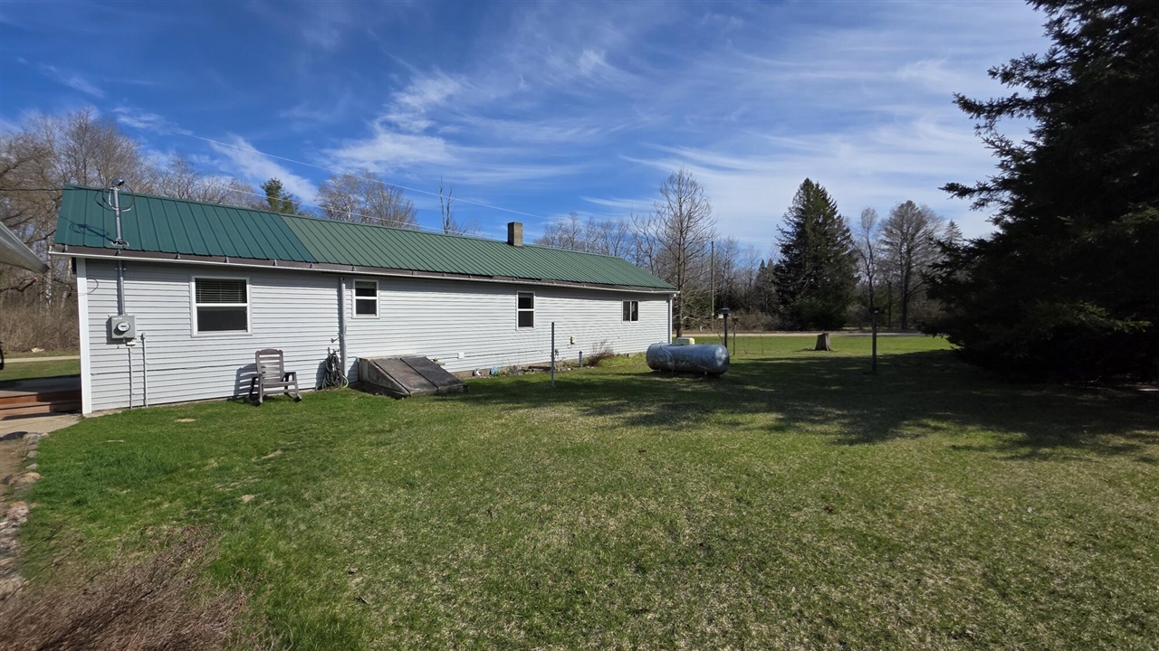 14 S 5th Street, Morley, MI, 49336-8003