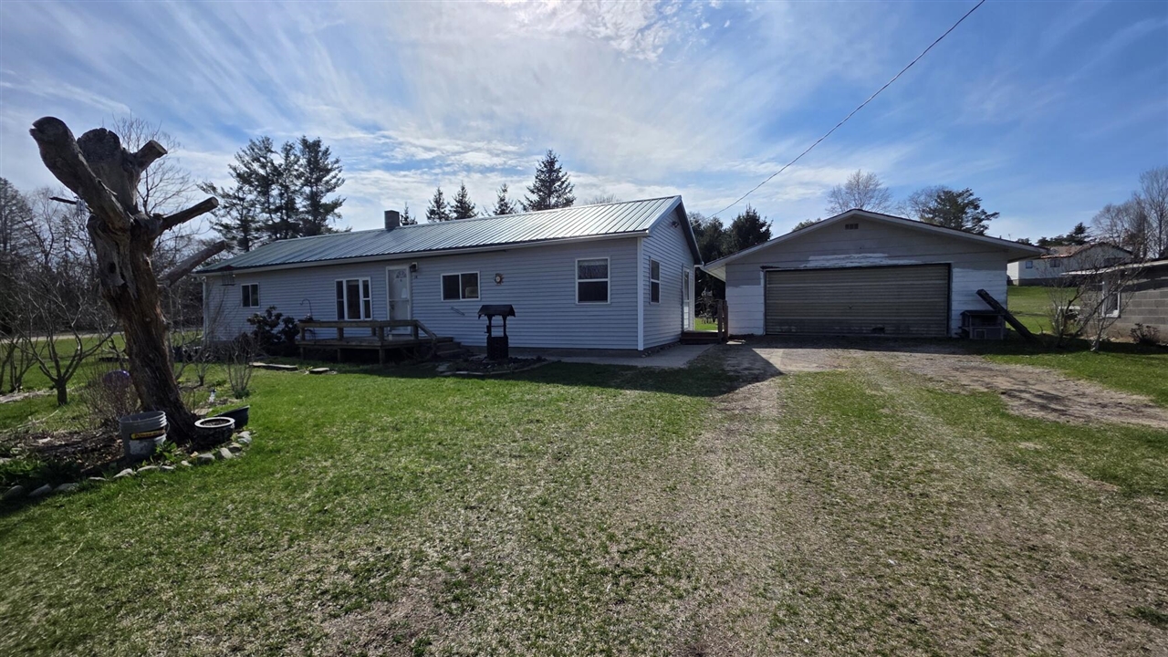 14 S 5th Street, Morley, MI, 49336-8003