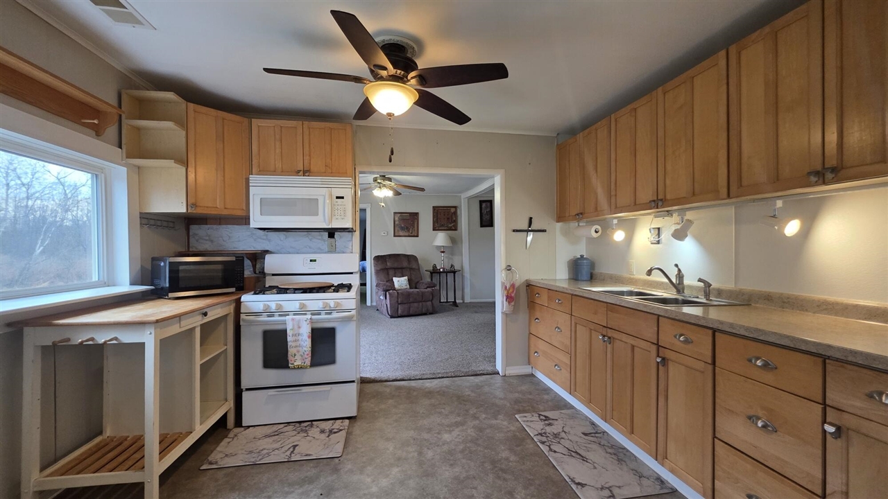 14 S 5th Street, Morley, MI, 49336-8003