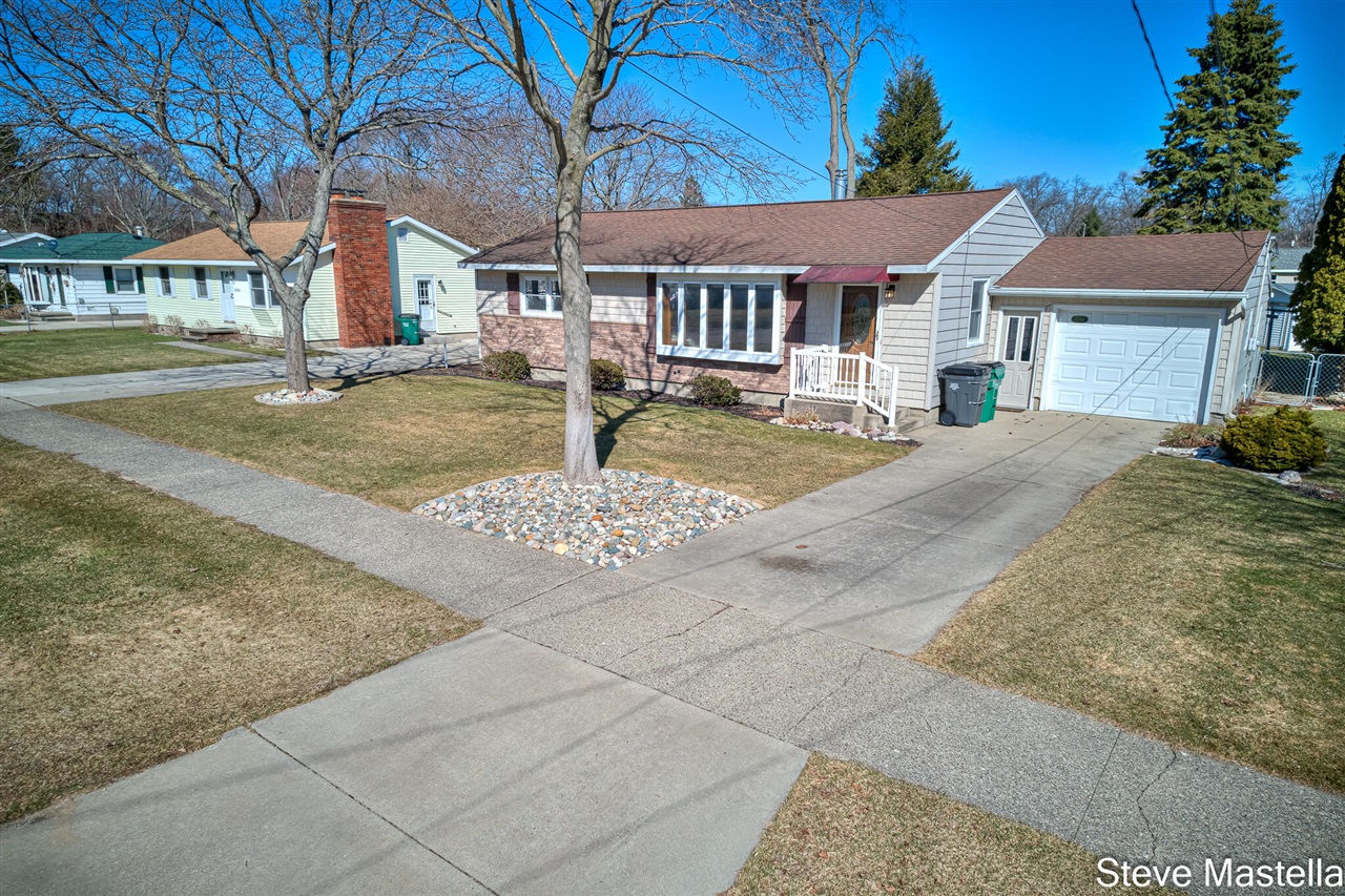 2250 Columbus Avenue, Norton Shores, MI, 49441-3342