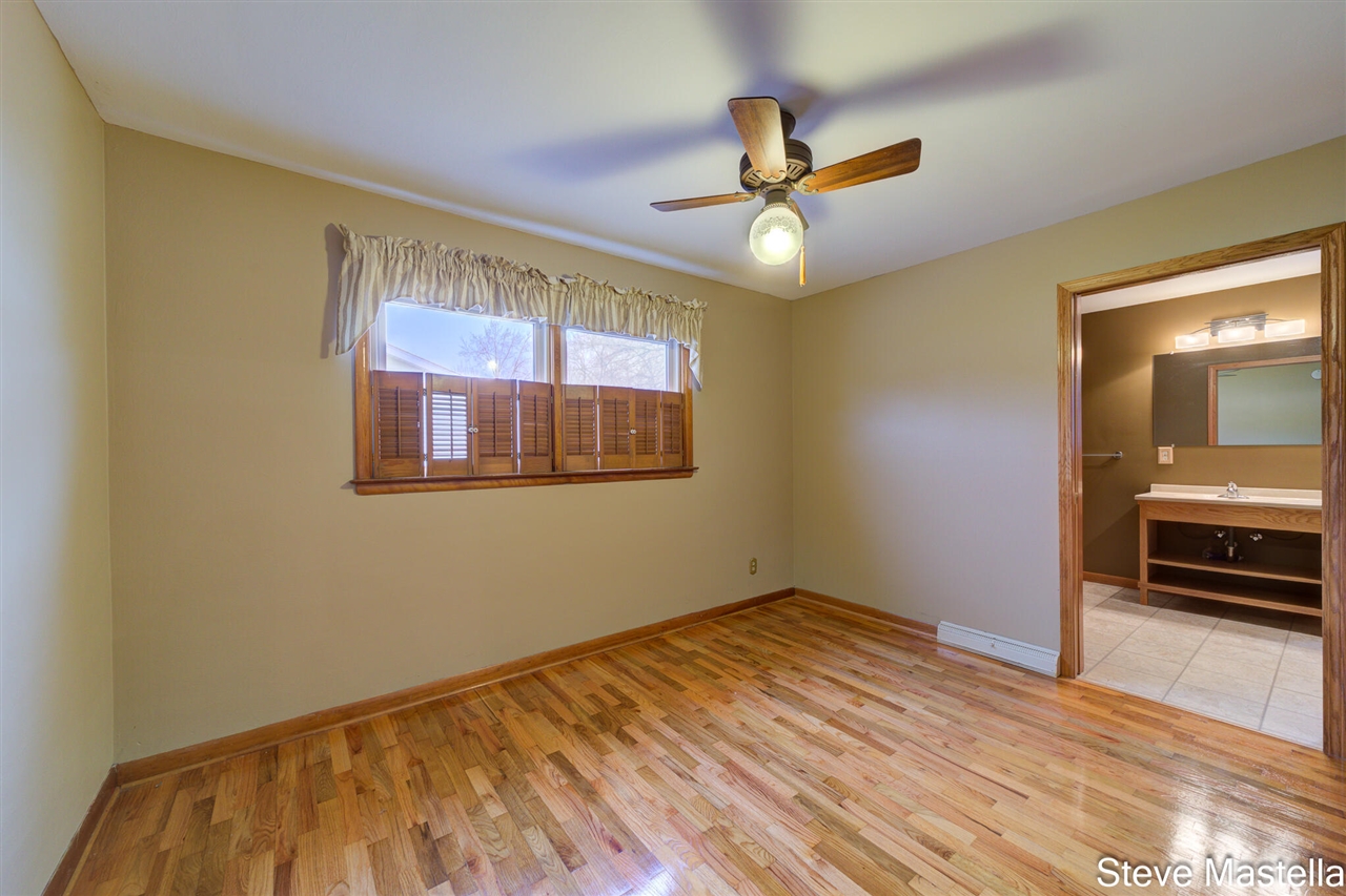 2250 Columbus Avenue, Norton Shores, MI, 49441-3342